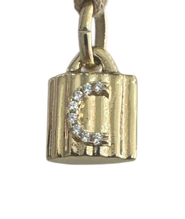 UNO DE 50 CHARM CANDADO LETRA C DORADO